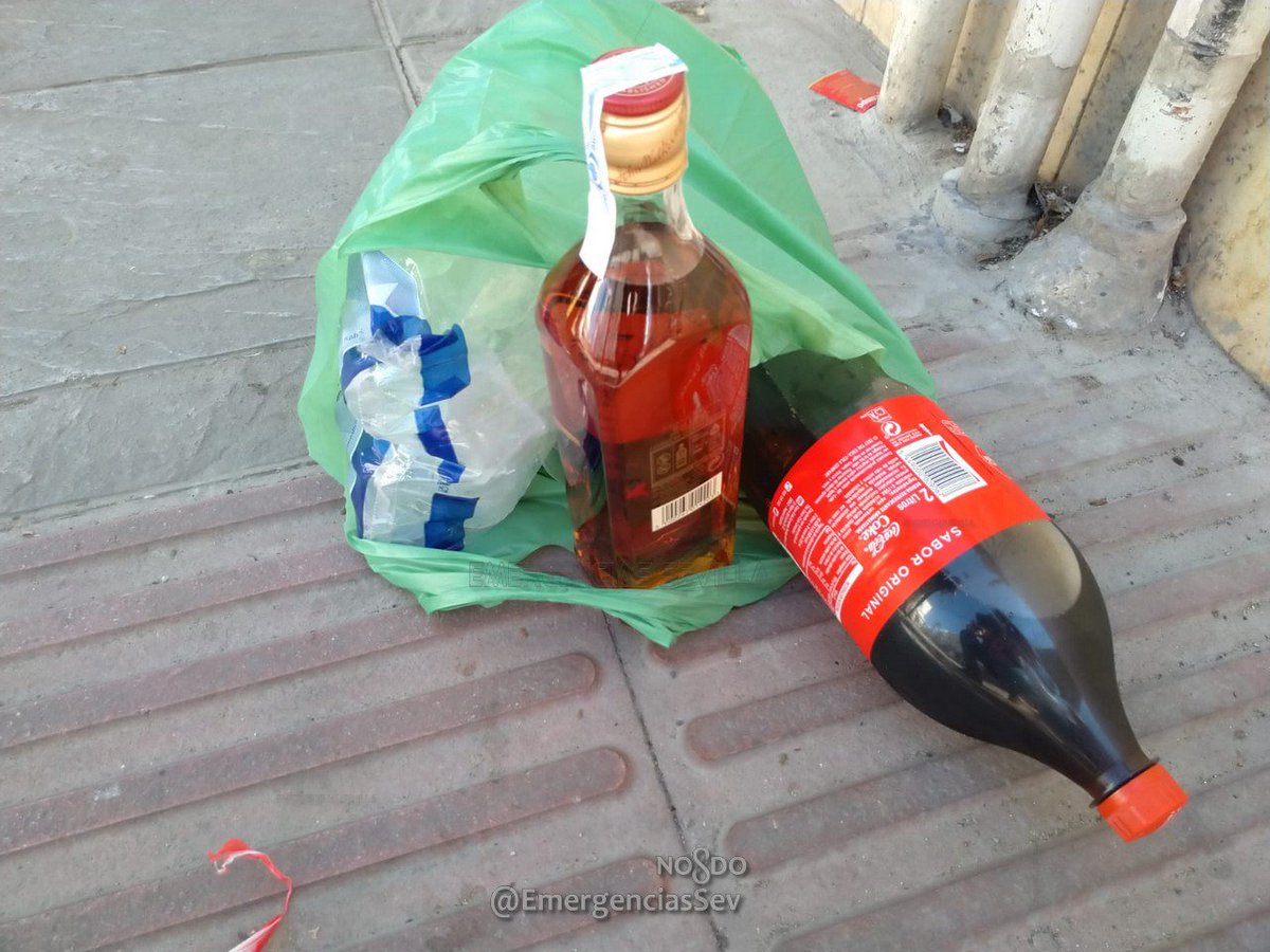 EmergenciasSev's tweet photo. Policía Local precinta un bazar en c/ Miño por vender bebidas alcoholicas a grupos de menores de edad (15 a 17 años) para su consumo en vía pública en inmediaciones de #FeriaSevilla19
Un dispositivo de agentes de paisano realiza inspecciones en la zona
#Seguridad #AytoSevilla https://t.co/keTXs1ueTK