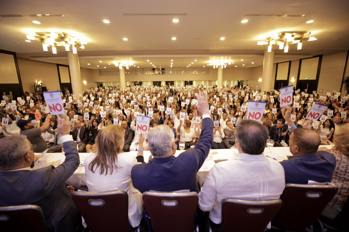 MiguelVargasM's tweet photo. Acabamos de concluir con gran éxito el Comite Ejecutivo Nacional y la Comisión Política @miprd con un quórum establecido por la @juntacentral de 85.4%, y aprobadas todas las resoluciones por los presentes a unanimidad, Adelante Compañeros!!!! https://t.co/aFAkSUhejz