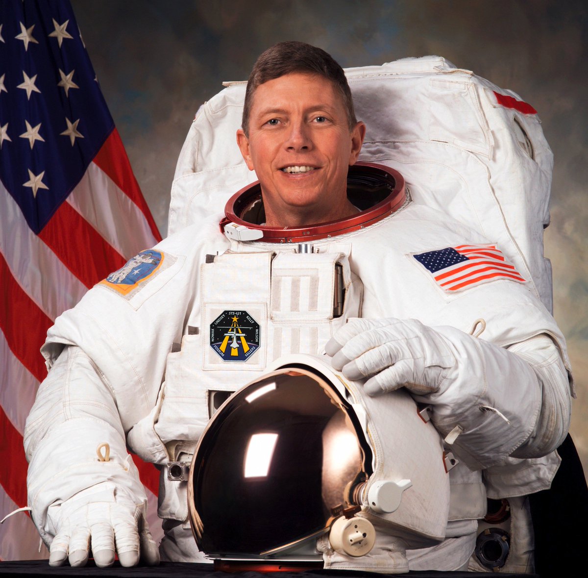 TAMU's tweet image. Did you know: Four @NASA astronauts now call Texas A&amp;amp;M home! 👩‍🚀👨‍🚀 #NationalAstronautDay

Mike Fossum ’80 - COO at @AggiesByTheSea
Nancy Currie-Gregg - @TAMUEngineering Professor
Bonnie Dunbar - @TAMUAero Professor
Gregory Chamitoff - Director of #TAMU ASTRO Center