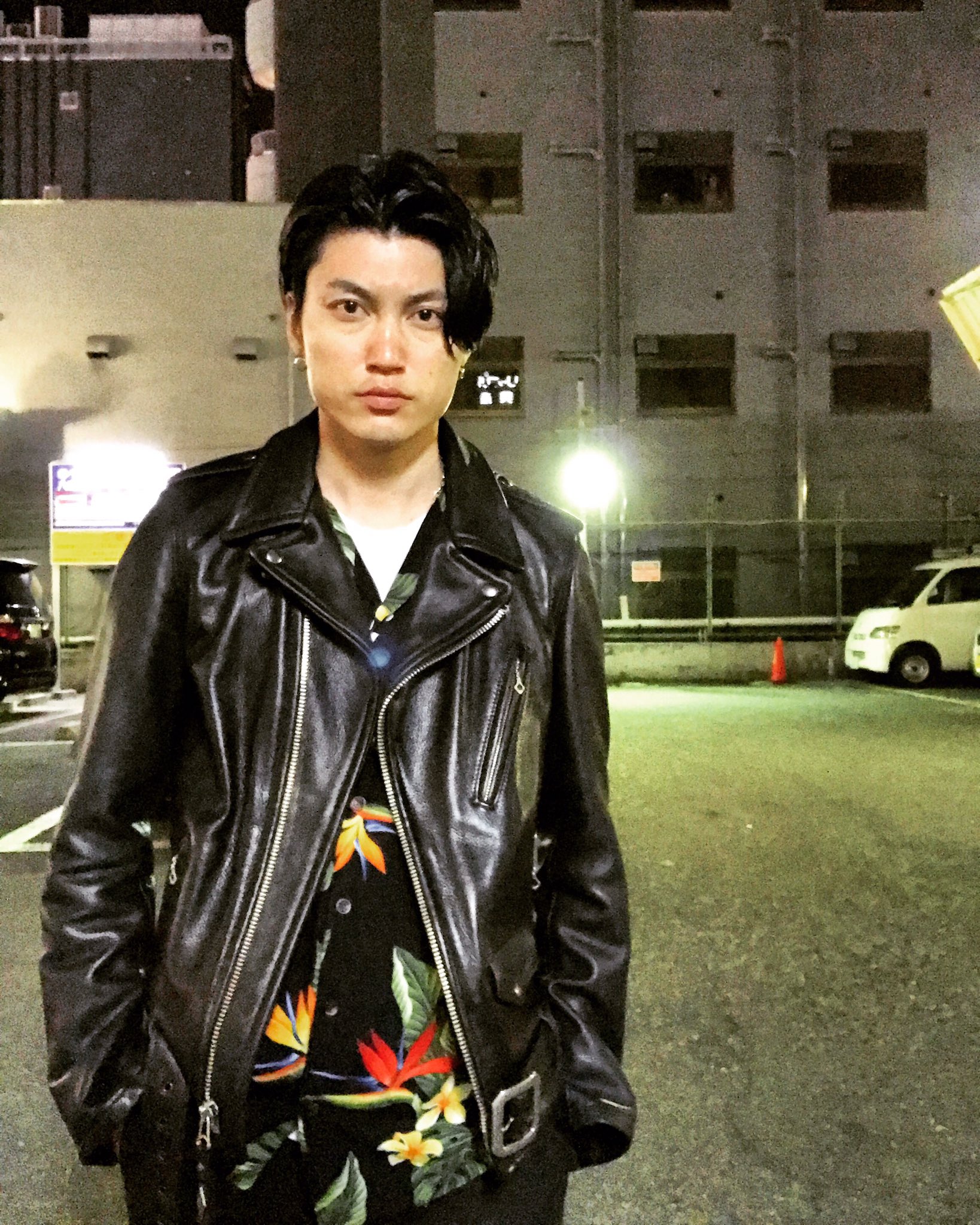 ゆかり ウエキタイチ Sur Twitter 5月5日 日 くもり 気温18 この気候が服装をこうさせました ライダースとアロハ 冬と夏 ミスマッチ 昼暑いけど夜寒い 寒暖差 T Co 9hmdageztz Twitter