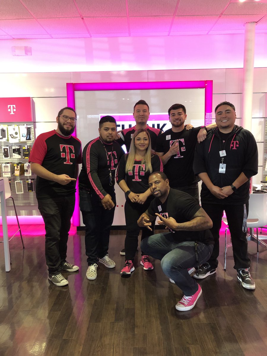 Jareduncarrier's tweet photo. 🐏 squad #westisbest #epwest #TMobile https://t.co/bjyWqkwUSG