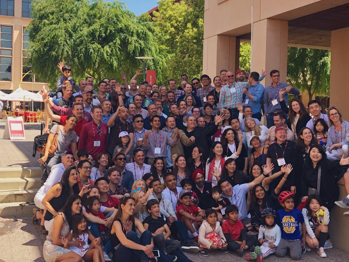 federicoantoni's tweet photo. Having a big family is fun! #GSBReunion https://t.co/rDL9wzrHq1