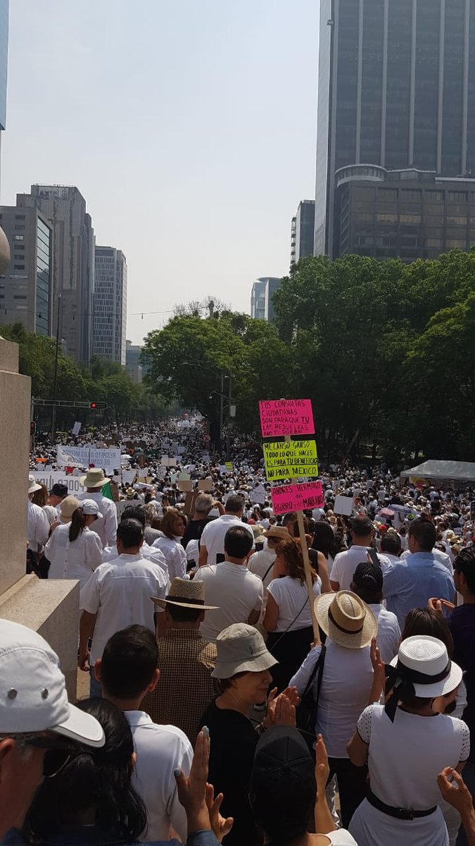 PedroFerriz's tweet photo. #Mexiconoestuyo
#AMLOrenuncia
#Respetoalasleyes
Son algunas de las consignas de la enorme convocatoria de hoy vs AMLO y su régimen discrecional con la ley y franco en populismo https://t.co/MDYEbm42Du