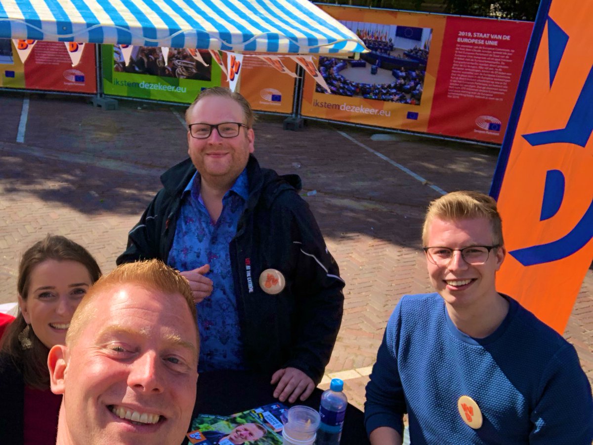 nlsjoerd's tweet photo. Vandaag vierden we de vrijheid met de @VVD tijdens de #verkiezingsmarkt voor #EP2019 πͺπΊvan @ProDemos in #Wageningen ππ³π± #stemsjoerd #stem12 kijk op; https://t.co/P1nzbmKTwI https://t.co/VPuOirN7P0