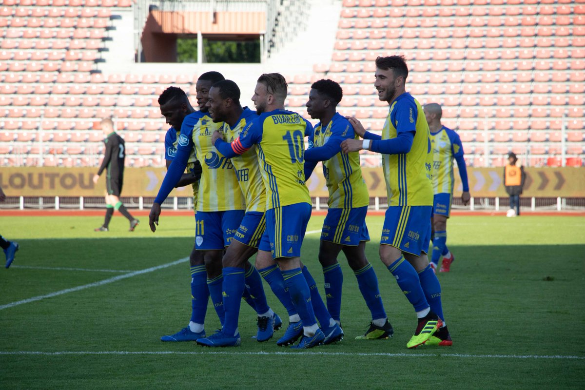 uscreteil's tweet photo. USCL vs @RCLens : les photos
https://t.co/oWXmU5A7up
#USCLRCL https://t.co/C1w2N58qj3