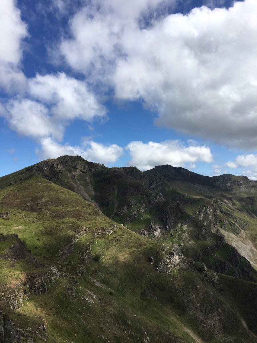 gatobazka's tweet photo. Aujourd’hui sur les hauteurs d’osses ! Gaur Ortzaitzeko goraldietan ... #baigura #haltzamendi #loina #pyrenees https://t.co/eWKuRbp1ZS