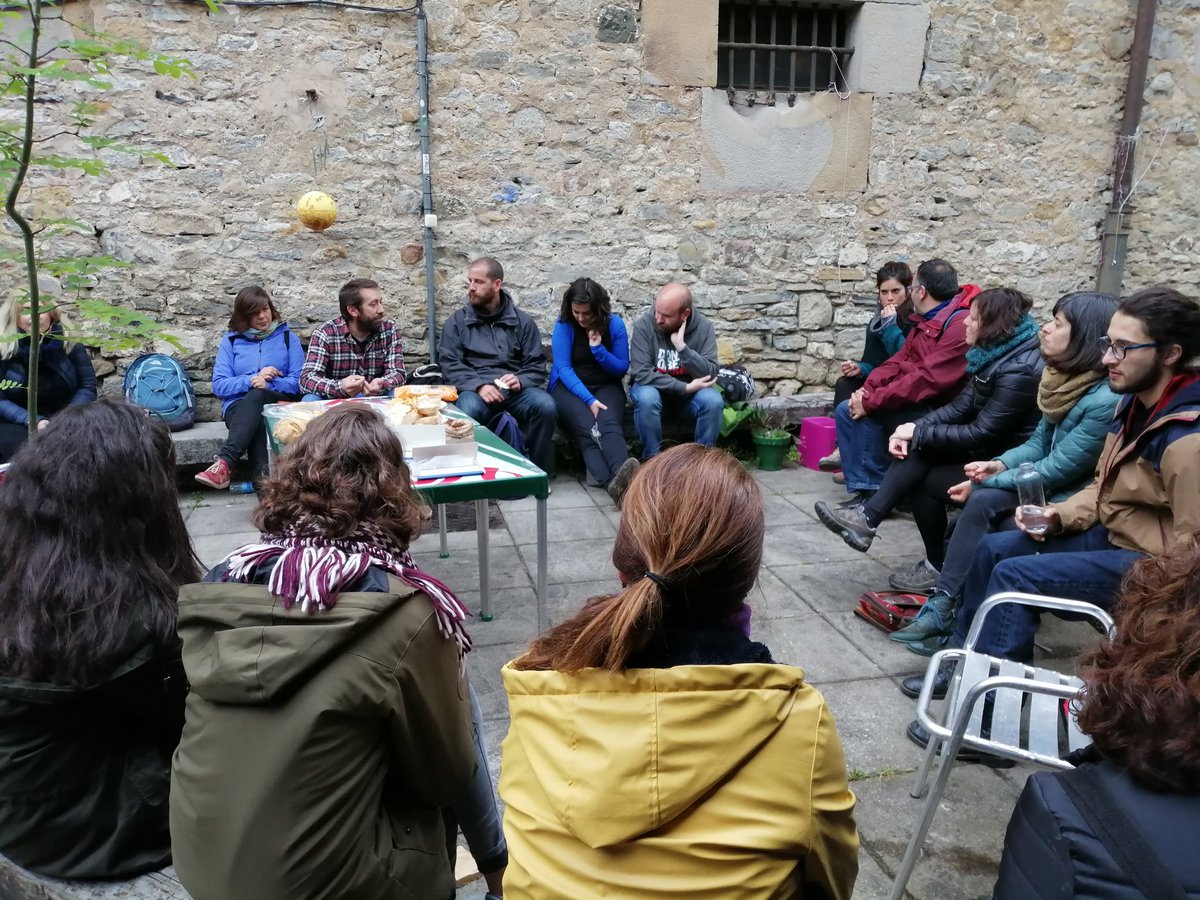 rosapinkable's tweet photo. Sortida @postgrauess visitant projectes d'#ESS a Iruña i Bilbo. Cap de setmana intens, compartint reflexions i recuperant l'essència de l'Economia: sempre social i transformadora!
Eskerrik asko @katakrak54 @Geltoki_ #EHBIERCOOP @OlatuKoop @BilboLabore @wiki_toki @_consonni_ https://t.co/883PkXlRmv