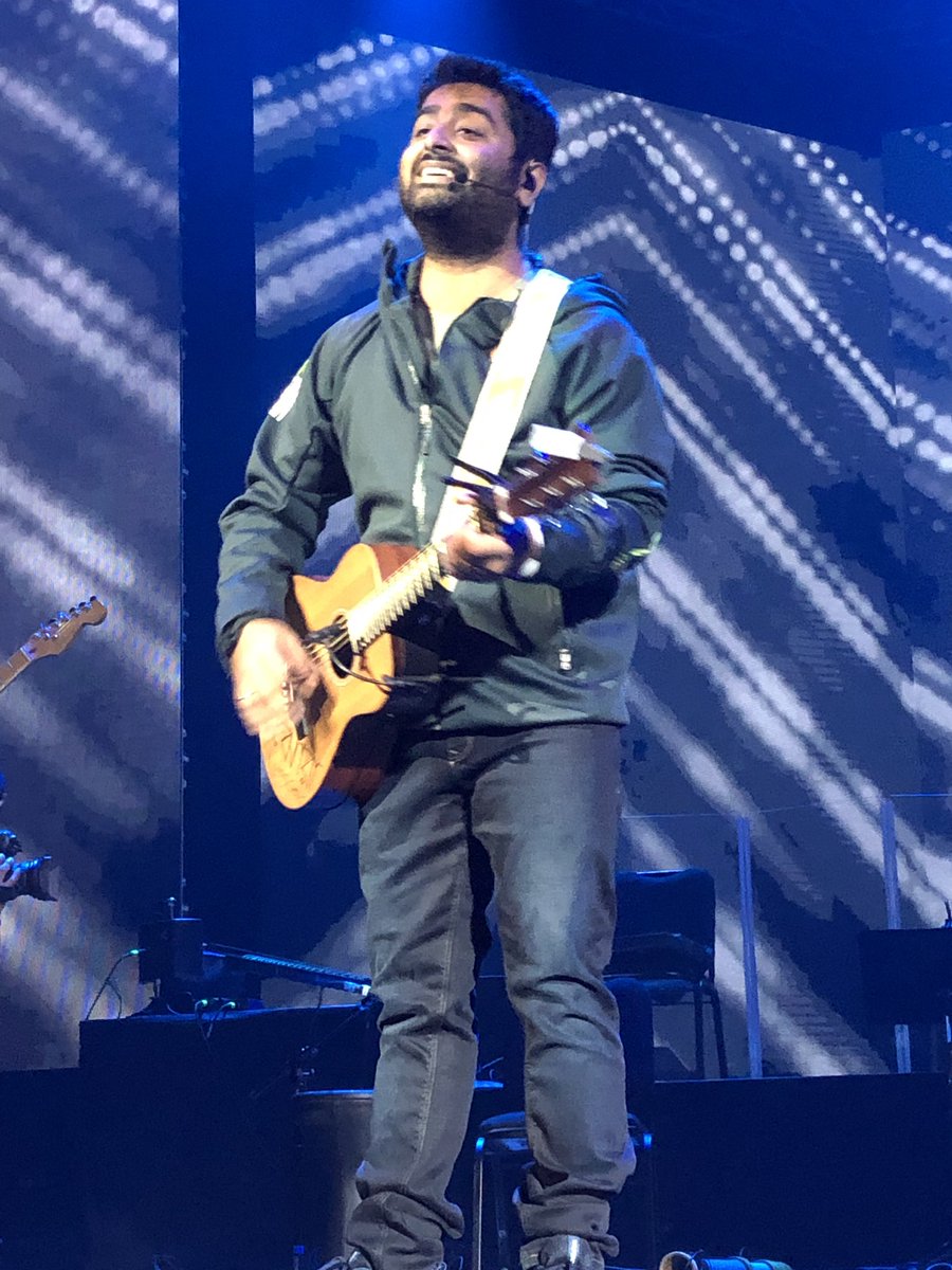 DrGosalia's tweet image. That moment when you get to meet @TheArijitSingh backstage in #LosAngeles He’s more casual than me!! 😂 @ALAPIO2 #thirdrow #VIP @MSTheater #amazingvoice