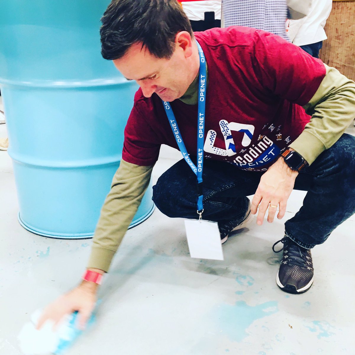 Openet_People's tweet photo. It’s not every CTO/Founder prepared to roll up their sleeves to mop up some #slushy spillage @JoeeHogan @OpenetGlobal #openeter #Coolestprojects @rte @MarkLangtry https://t.co/XwcA3xo7HT