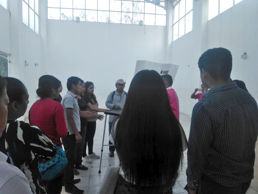 INE_PUEBLA's tweet photo. Simulacro con funcionarias/os de mesa directiva de casilla #11Distrito  #ElecciónPuebla2019
#Puebla https://t.co/lfd6bGqBux