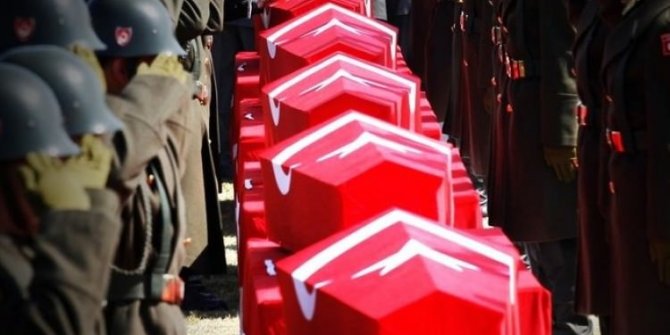 sinopbelgesel's tweet photo. Türkiye bugün 4 şehidini son yolculuğuna uğurlarken Şırnak'tan acı bir haber daha geldi. Operasyonlarda teröristlerle girilen çatışmada 2 askerimiz şehit oldu. https://t.co/NZmVcxlZcx