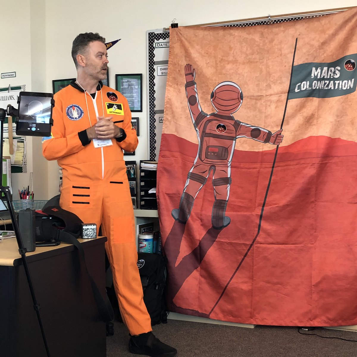 TabaldoOnTech's tweet image. First session of Day 2 #CUEBOLD Jonathon Nalder @jnxyz talking about #FutureWE using @MergeVR @OculusGaming and more! #WeAreCUE #VR #AR @MyTechToolbelt @cueinc