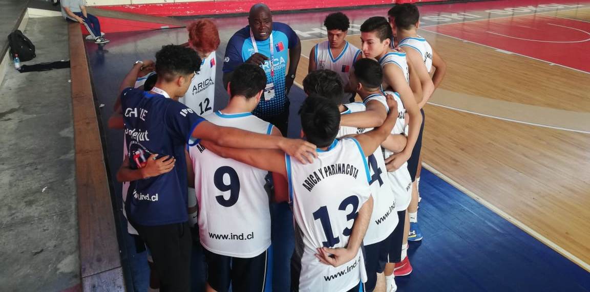 MindepArica's tweet photo. #Judejut2019: Nuevo Triunfo para Arica y Parinacota. En el básquetbol masculino el equipo de la Puerta Norte venció a su similar de Atacama por 102-101 (18-15, 13-4, 18-5, 7-21) y anota 2 importantes ptos en esta competencia que se realiza en Antofagasta #ChileCompite #INDArica https://t.co/rWAhpQxhF8