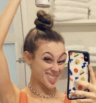 digbickvibes's tweet photo. emma uses this filter so much that i don’t remember what she actually looks like https://t.co/vjHXUTeJkz