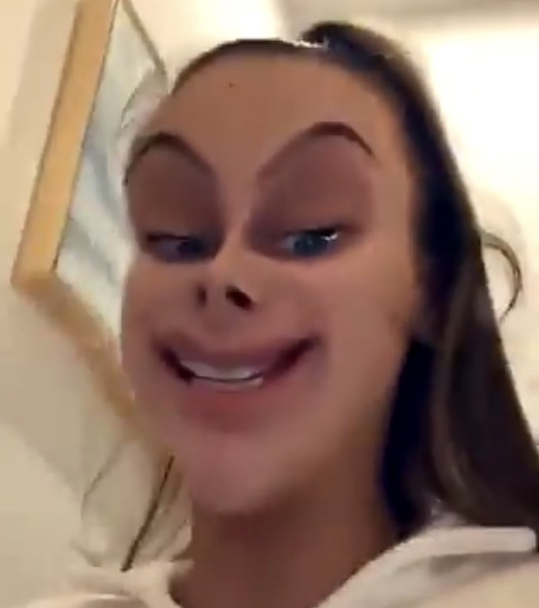 digbickvibes's tweet photo. emma uses this filter so much that i don’t remember what she actually looks like https://t.co/vjHXUTeJkz