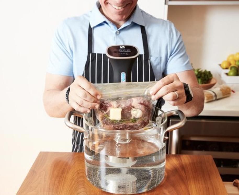 gzchef's tweet image. My #ProForHome Sous Vide makes summertime cooking a breeze! What&apos;s your favorite food to sous vide? Tap here 👉 bit.ly/2jaTVVj to shop my collection, I have clips and bags available too!