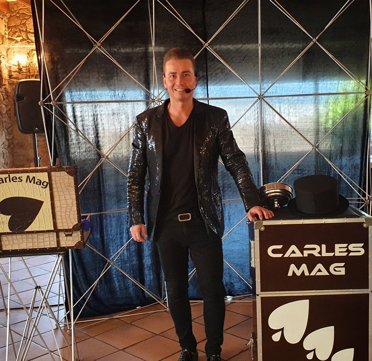 CarlesMag's tweet photo. 4a y última Comunión del fin de semana! https://t.co/5L9lSRdUSO