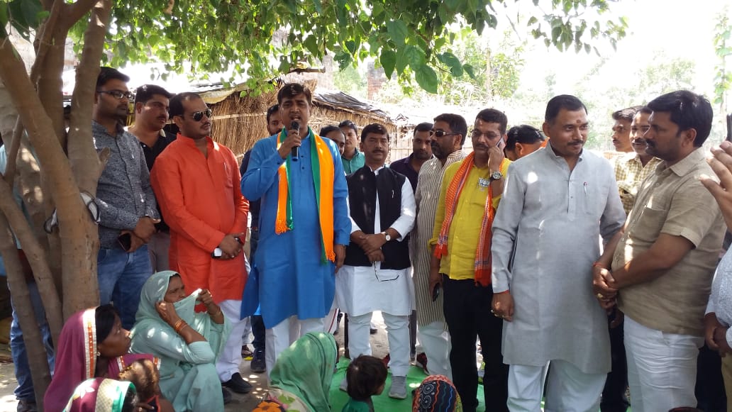 caopmishra's tweet image. देवरिया लोकसभा के फाजिलनगर में दुदही में #भाजपा प्रत्यासी  श्री रमापति राम त्रिपाठी जी के पक्ष मे  श्री शरद त्रिपाठी_जी सांसद जी के साथ जान संपर्क के दौरान। @DrRamapati
@sharadskn
#DeshBoleModiPhirSe 
#DeshKiPasandModi