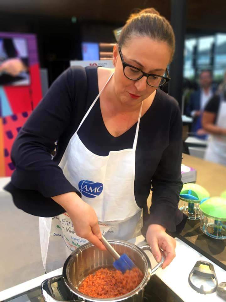 CriPanizzuti's tweet photo. @saygoodITA  e AMC per una cucina sana e gustosa in pochi minuti!
#cucinareconAMC #Mfoodw #saygood 
@lalessiuccia @Spadellatissima @SaraDrilli @lamammacuoco https://t.co/TMBVZD4VRY