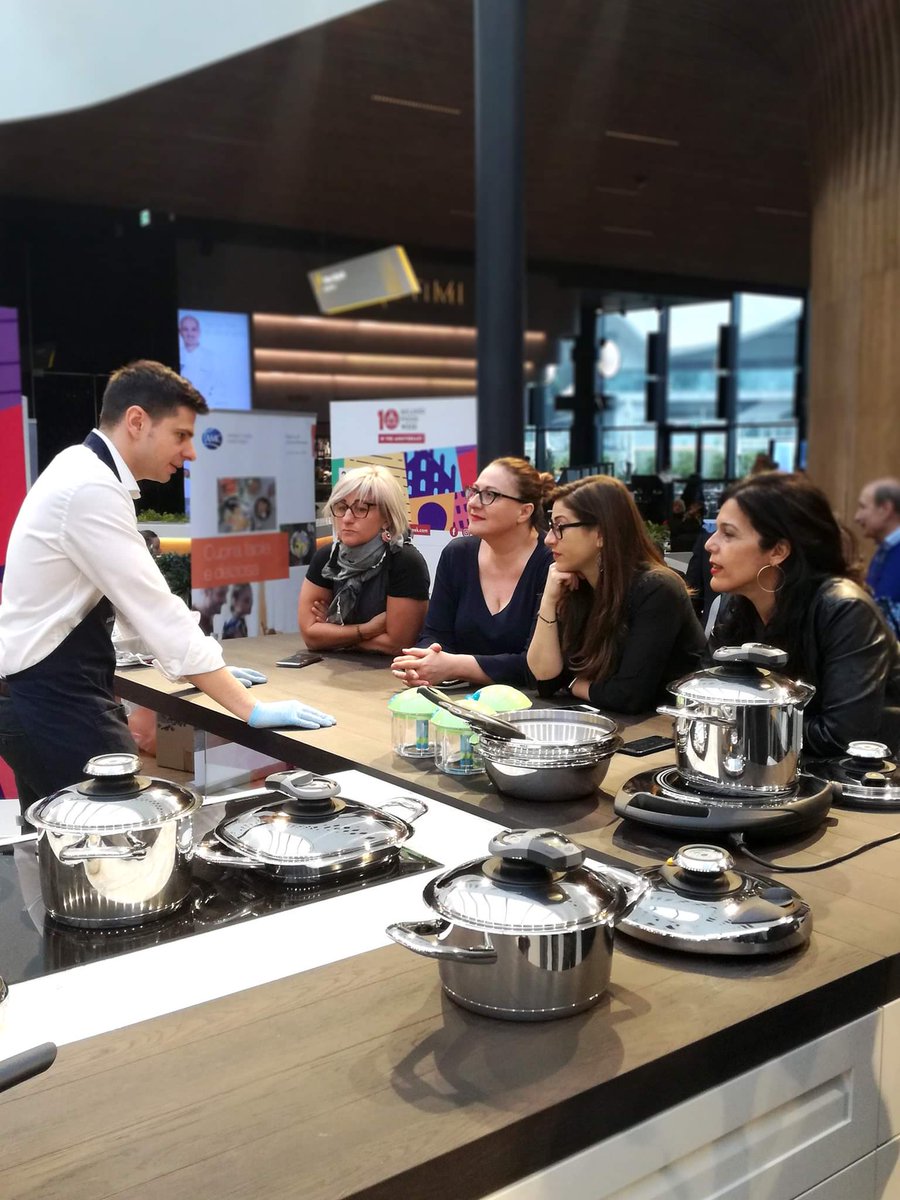 CriPanizzuti's tweet photo. @saygoodITA  e AMC per una cucina sana e gustosa in pochi minuti!
#cucinareconAMC #Mfoodw #saygood 
@lalessiuccia @Spadellatissima @SaraDrilli @lamammacuoco https://t.co/TMBVZD4VRY