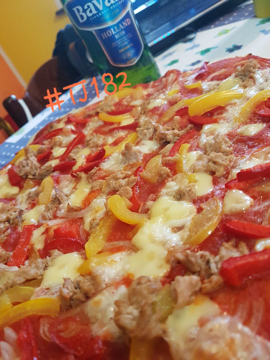 JurijTiengo's tweet photo. Tanti bei colori ma ......
soprattutto tanto buoni😋🍴🍺
#pizza #prosciutto #peperoni #rosso #giallo #cipolla #tonno #mozzarella #emmenthal e non può mancare #birra
#buonappetito #TJ182 https://t.co/YnsCWpzXGm