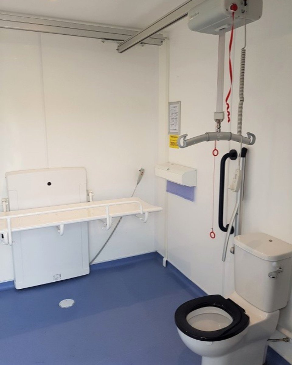 RoyalCornwall's tweet image. The Royal Cornwall Show is delighted to reveal our new, permanent Space to Change fully accessible toilet facility that is now open.

So if you need this kind of facility, we've got you covered.

Find out more here: ow.ly/2xvI50tUNZ4

#changingplaces #spacetochange #RCS19