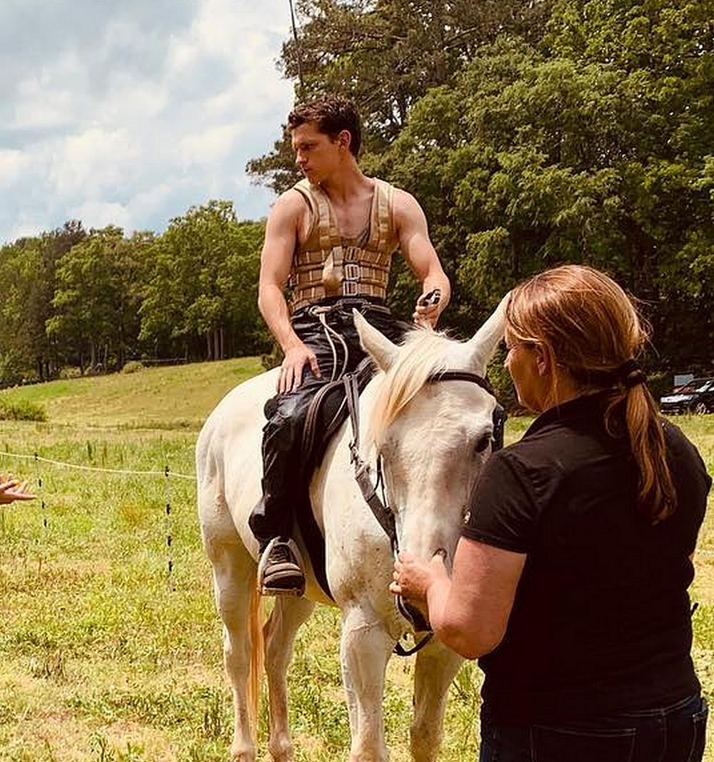 Chaos Walking News New Picture Of Tom Holland On The Set Of Chaos Walking