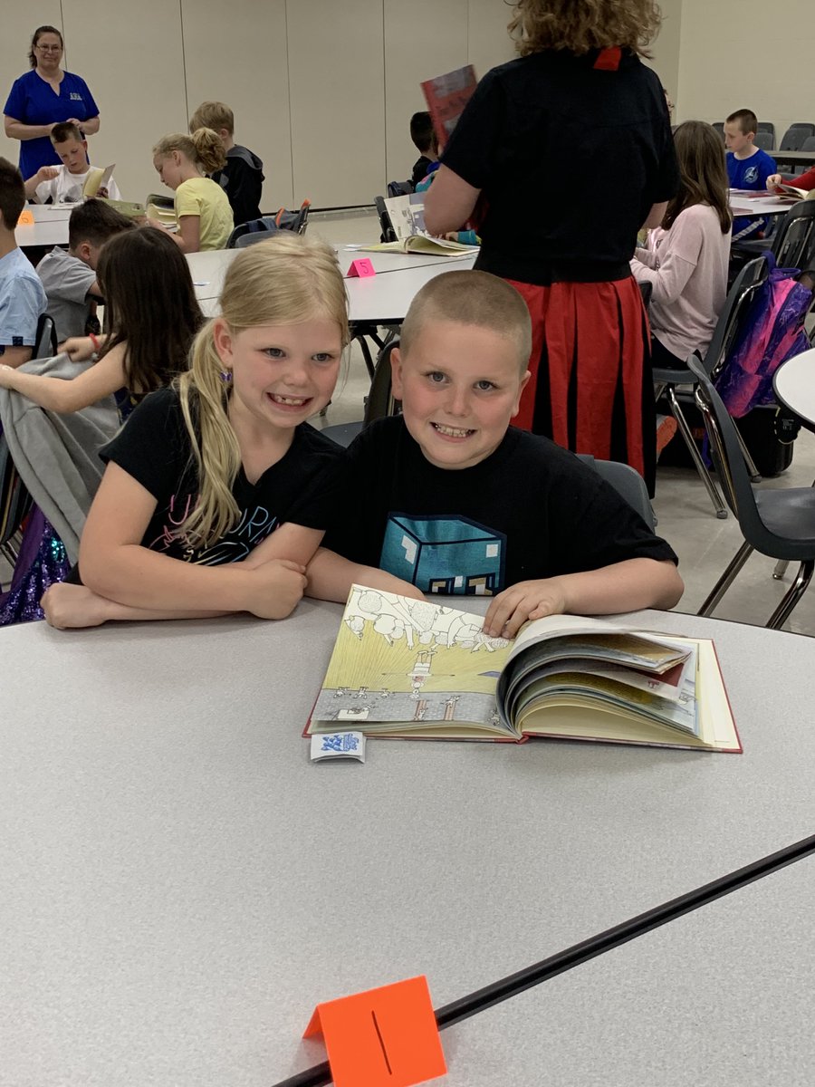 bethrhowell's tweet photo. It is so exciting to see my book in actual kids' hands! #wilburinspired https://t.co/et8Gztubyo https://t.co/3LELRjU97P
