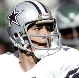 ErikRGamborg's tweet photo. @ban1helmetnfl This is the QB look I grew up on. I miss this. #Ban1HelmetRule #NFL #NFLThrowbacks https://t.co/08liIHS0Xy
