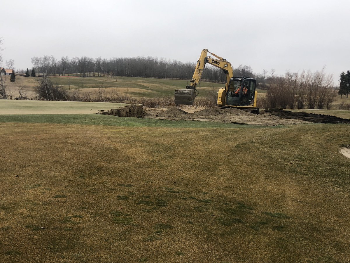 TKonsorada's tweet photo. Anseeuw Bros putting the final touches on # 5 green https://t.co/TOs1CKq7SU