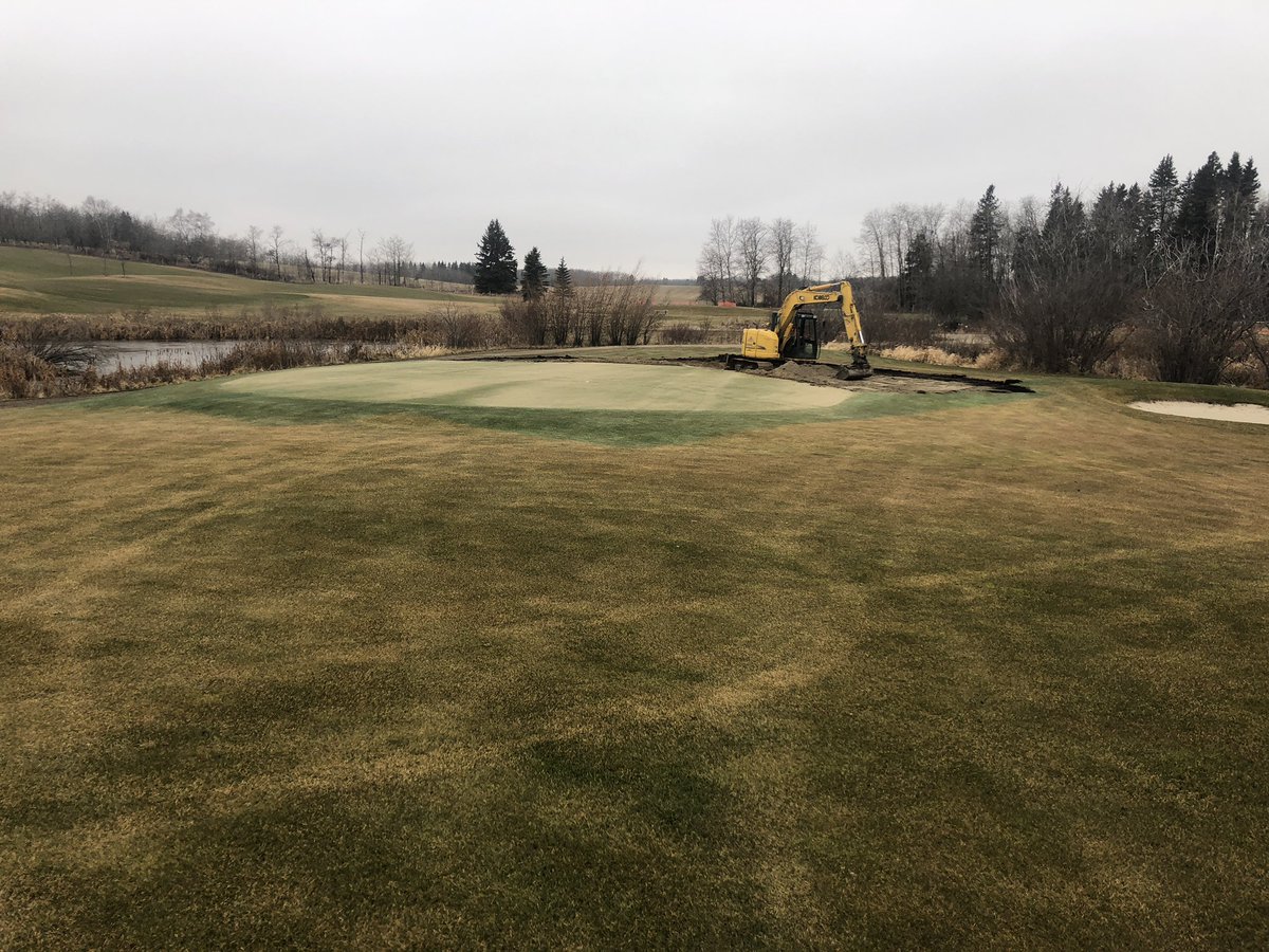 TKonsorada's tweet photo. Anseeuw Bros putting the final touches on # 5 green https://t.co/TOs1CKq7SU