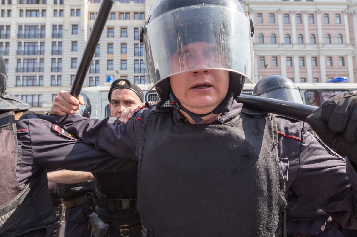 RecluseRu's tweet image. Прошёл ровно год с момента моего избиения этим жирным уёбком. Дело не заведено, куча отписок (последняя — нихуясе, отмена постановления в отказе в возбуждении дела, от 23 апреля 2019). На третьем фото ещё один уёбок, пытавшийся разбить мне камеру.