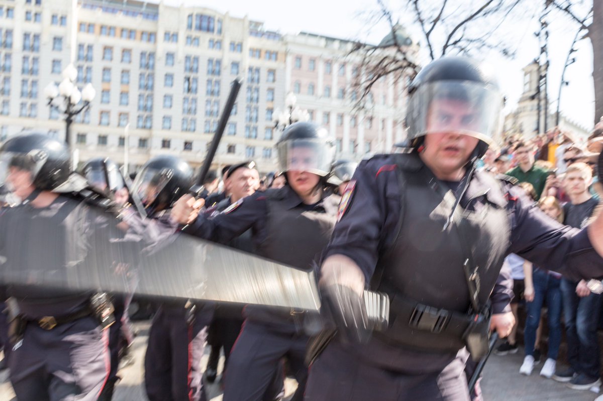 RecluseRu's tweet image. Прошёл ровно год с момента моего избиения этим жирным уёбком. Дело не заведено, куча отписок (последняя — нихуясе, отмена постановления в отказе в возбуждении дела, от 23 апреля 2019). На третьем фото ещё один уёбок, пытавшийся разбить мне камеру.