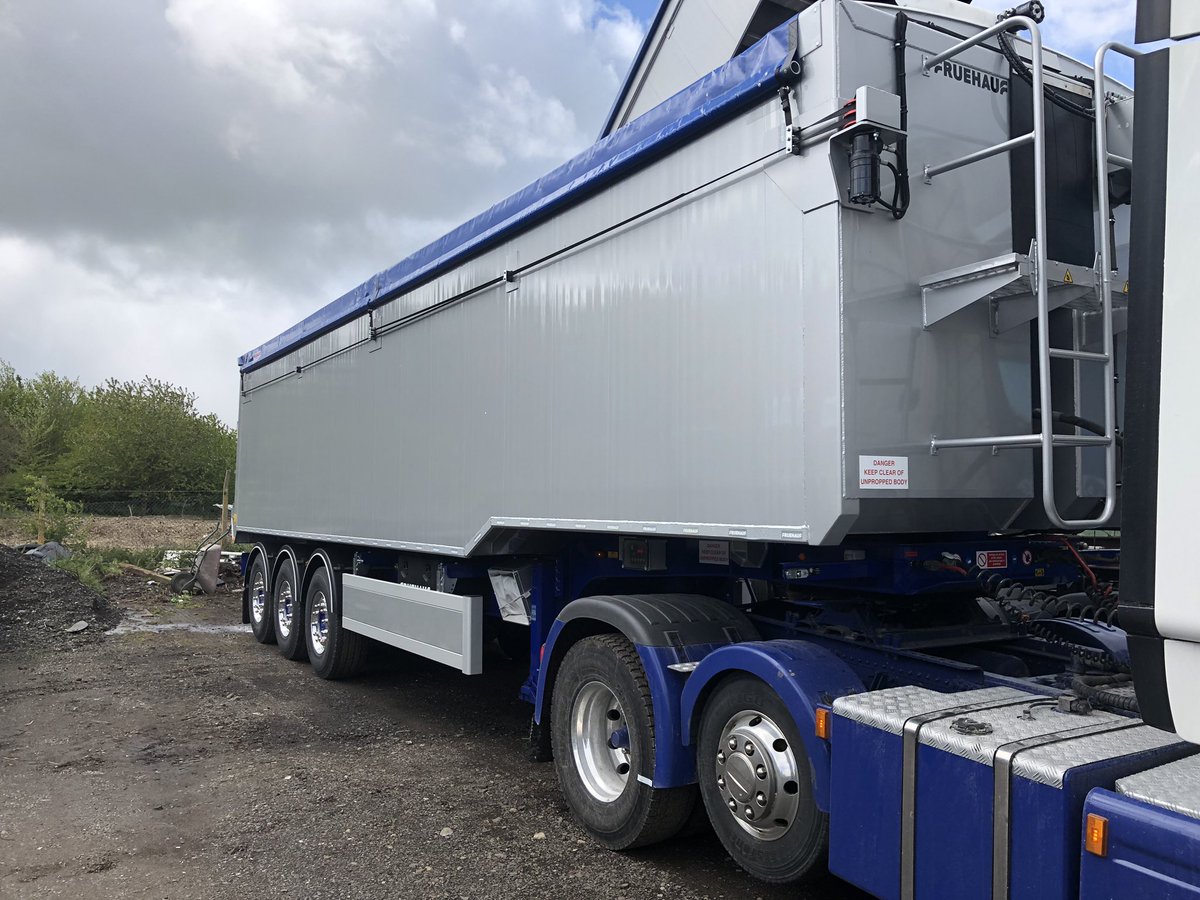 1986mattw's tweet photo. New @FruehaufLtd trailer collected yesterday from @DGTaylorComm at #Cranswick 👌 #fruehauf #grain #haulage #tascc https://t.co/UKyXoWgKAr