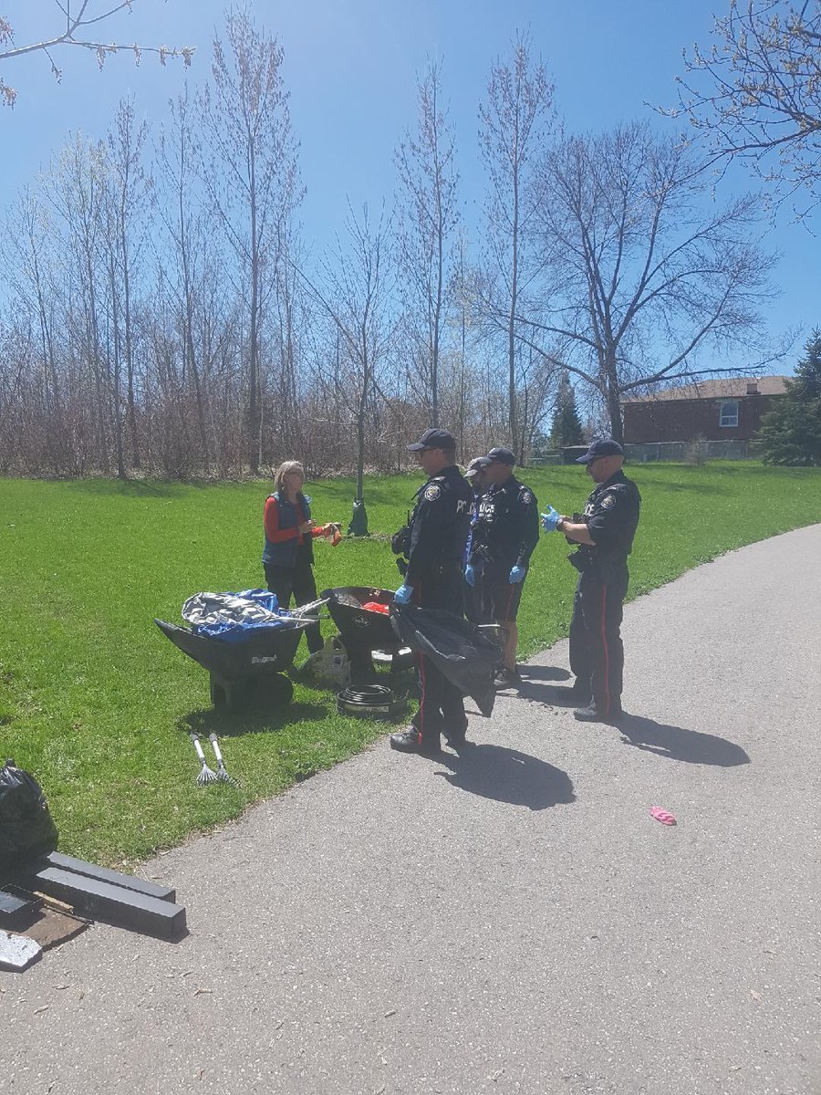 TPSForrest's tweet image. 24th Annual Farlinger Creek &amp;amp; Park clean up. This is @TPS41Div 4th year attending this event.