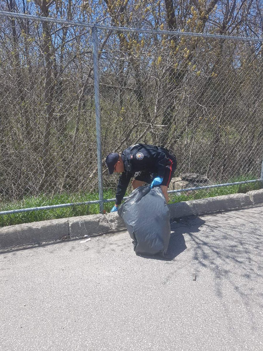 TPSForrest's tweet image. 24th Annual Farlinger Creek &amp;amp; Park clean up. This is @TPS41Div 4th year attending this event.