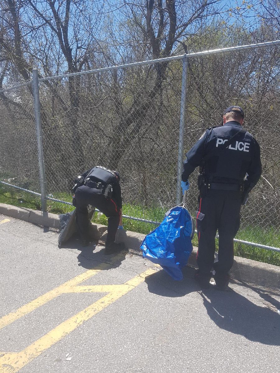 TPSForrest's tweet image. 24th Annual Farlinger Creek &amp;amp; Park clean up. This is @TPS41Div 4th year attending this event.