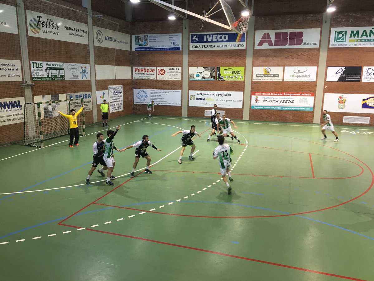 H_Poblenou's tweet photo. El Sènior B guanya amb molta solidesa al líder el @oargracia 28-34 (15-22) i disputarà Playoff Ascens per pujar a 1a Cat.
Partit dominat d’inici a fi amb un gran atac en tot moment i una defensa un inici amb pilotes recuperades ha donat oxígen.
#2acath #3x3 https://t.co/qD8610BT7w