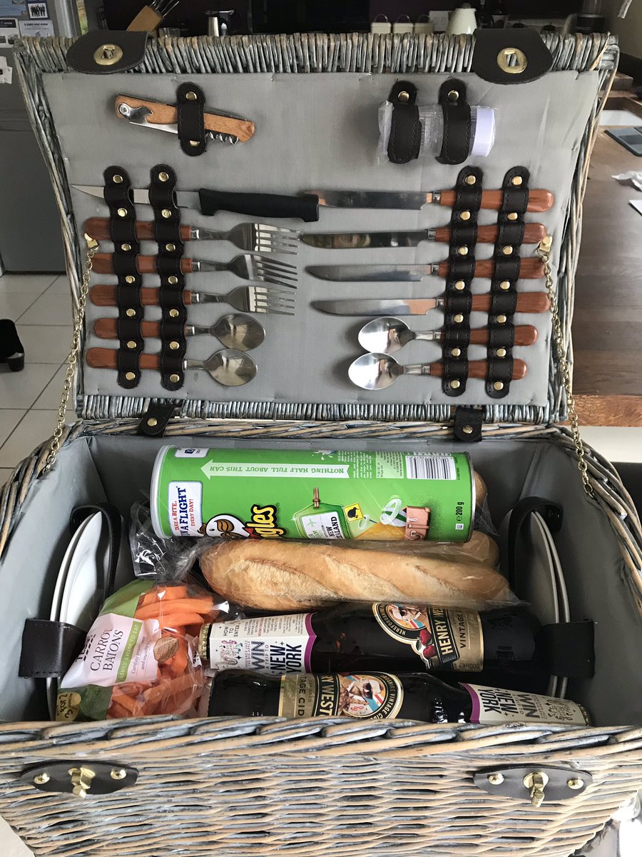 bramwell_mark's tweet photo. Picnic hamper packed, green wicket and a chilly, cold breeze. It must be the first @PurtonCC U13 1st XI home game of the season 👍🏏 #cricket #WYCL https://t.co/6IpyyMxTt6