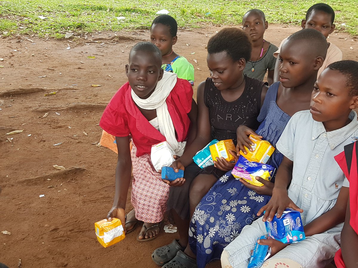hop4lifecommun2's tweet photo. Menstruation is Normal & Natural.
No Girl can abstain from Periods.
But many times Menstruation means End of education for many girls.
And this leads to alot of suffering among so many girls.
Enough with the Silence & that's why with @Heimatstern_org, pads are given to the girls https://t.co/KWtGoddBmO