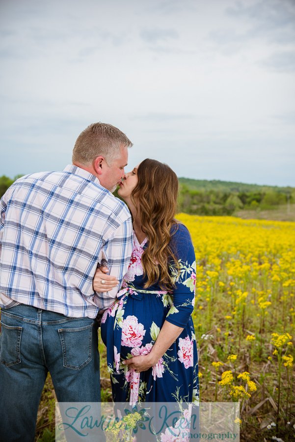 Happy Sunday, hope you're having an excellent weekend!#kentuckyphotographer #kyphotographer #familyphotography #pregnancyphotography