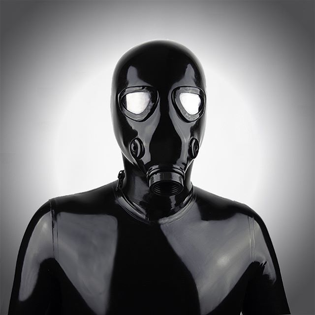 sbrbbr1's tweet photo. Alien Invasion!

Just had to test my new @studio_gum  gasmask, thanks to @whitejackal for the hood. ;-) I'm loving it! .
.
.
.
#latex #latexfetish #latexgirl #latexlover #latexlovers #rubber #rubberfetishmodel 
#fetishmodel #rubberaddict #shinylatex #hea… https://t.co/TS90DBYg2L https://t.co/WHKBjqsRzR