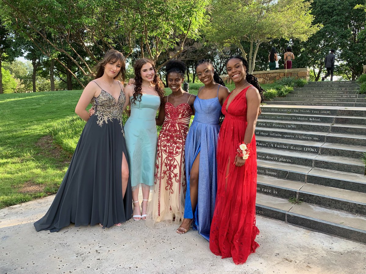 Elizadye's tweet image. prom☑️