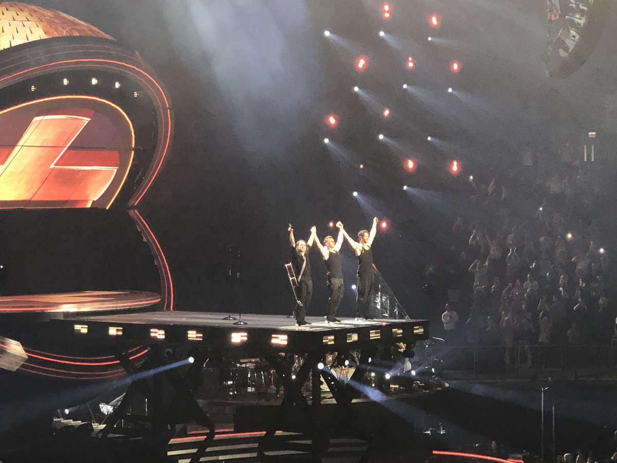 💕 Amazing night at Take That💕 #Gary Barlow shame we got moved by the production team Would have been so close to the stage but still had an amazing time ❤️