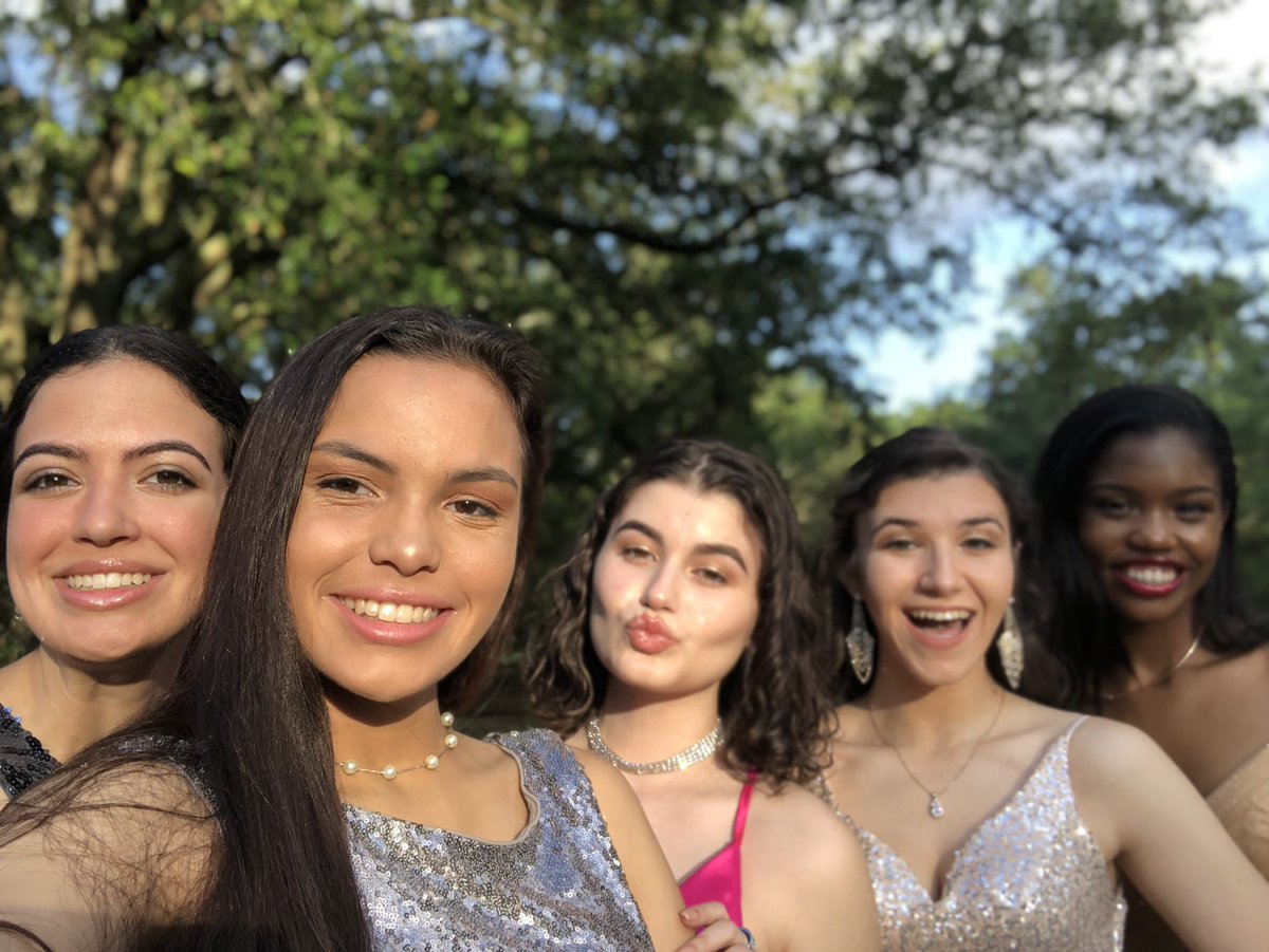 ohwowzo's tweet photo. me n my ladies. my ladies n me. https://t.co/m0U3sGnNJB