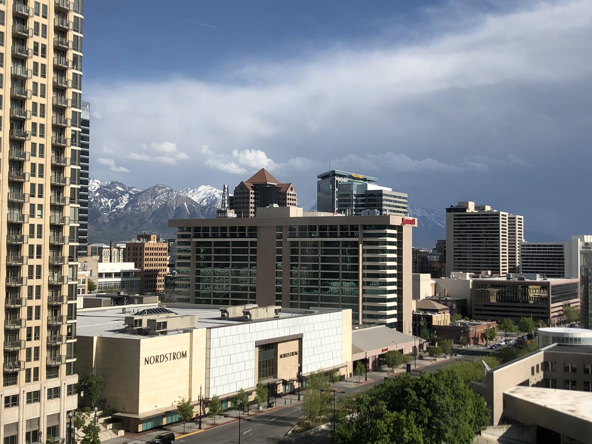 dona27's tweet photo. 🎶 I hope you never fear those mountains in the distance \ never settle for the path of least resistance \ Livin’ might mean takin’ chances but they’re worth takin’ 🎵 https://t.co/h5YKQ7keJ4