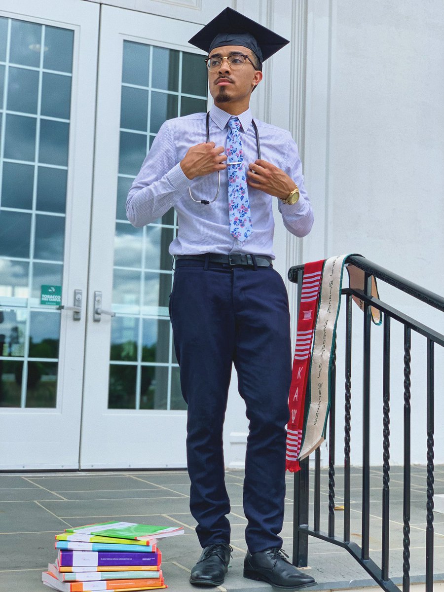 KairoNoEgypt_'s tweet image. Everybody’s timeline is NOT the same. You set your feet forward for the path YOU want to take. Do great things not only for yourself but for those back home and those watching. BSN-RN me please. 💉 #KappaGraduation #ThePrettyOmazingNupes