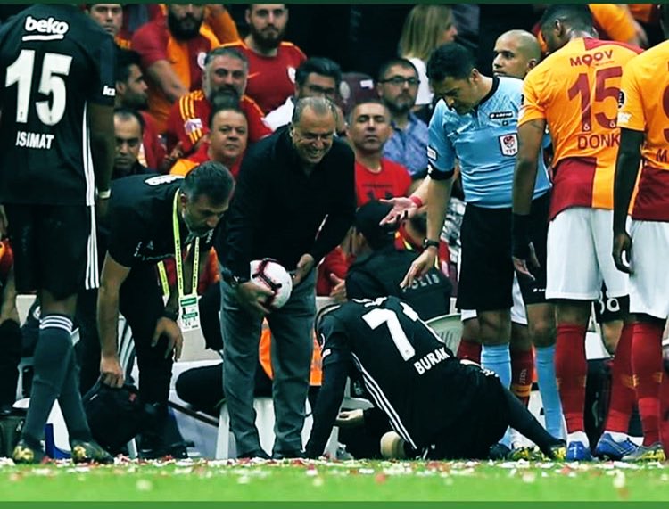 bifikrimwar's tweet photo. Rönesans tablosu 😂 #GRANDETERİM https://t.co/bSur8pvLz8