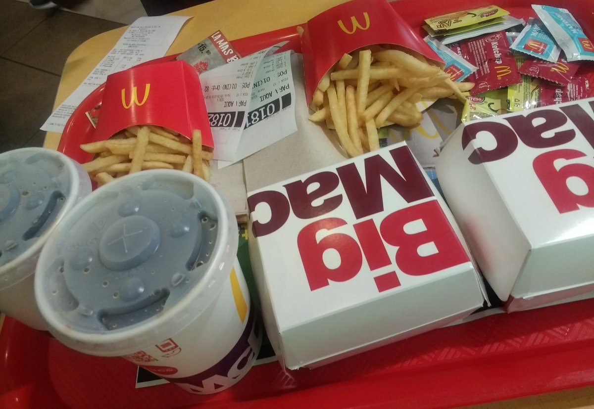 carlosesocorrom's tweet photo. Y ahora, un poema. #BurgerFan 💛🍔 https://t.co/ZlUZSVrc0u