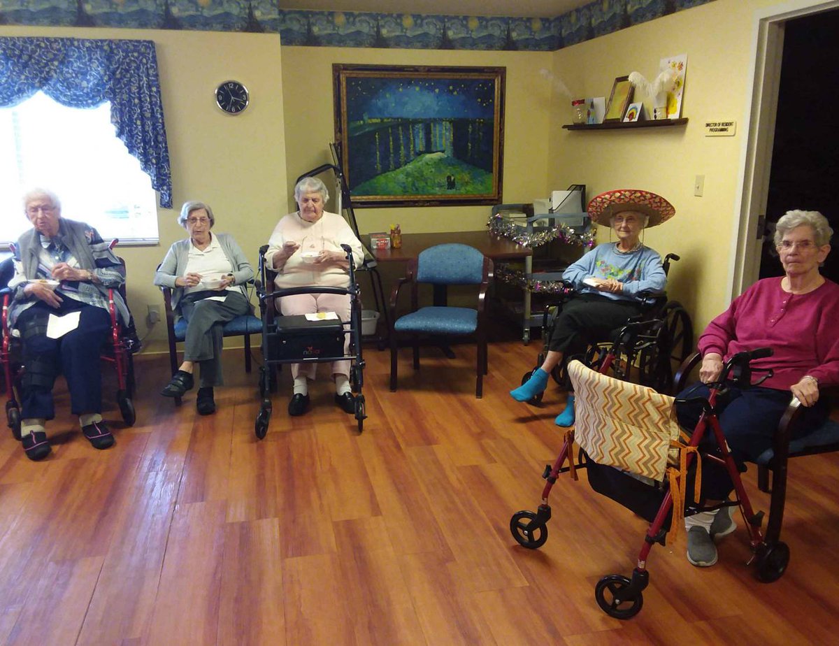 WhiteOakHC's tweet photo. #cincodemayofun, sundaes and Mexican cookies ! Bueno ! https://t.co/tyUdjXmY9m